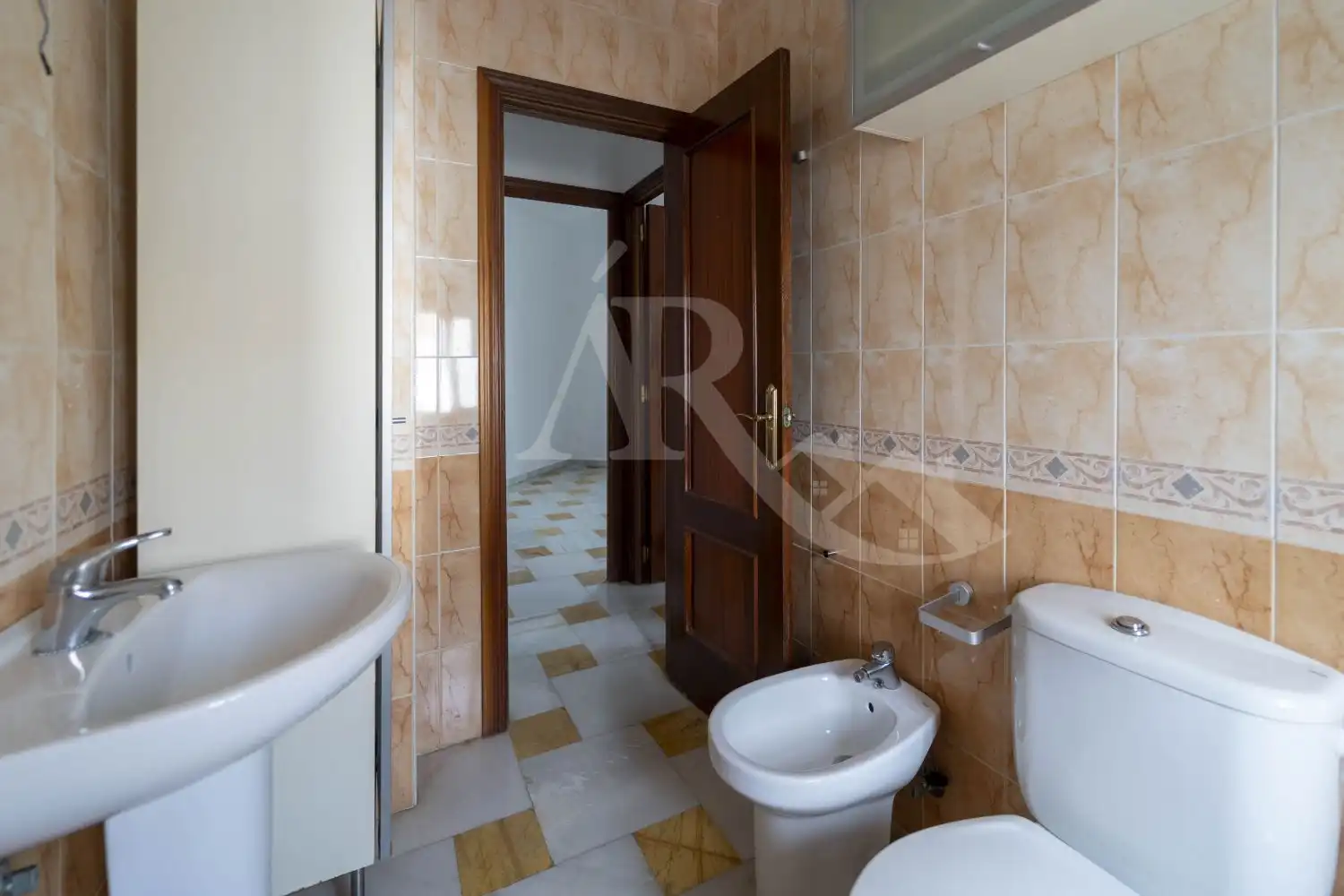 Bathroom of Flat for rent in Umbrete  with Air Conditioner and Terrace
