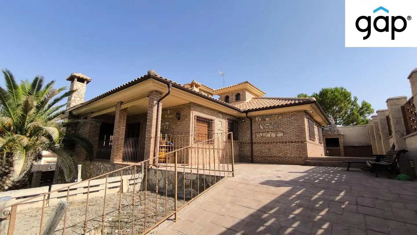 Vista exterior de Casa o chalet en venta en Horcajo de Santiago con Aire acondicionado, Calefacción y Amueblado