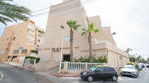 Se vende amplia plaza de parking en Torre La Mata, muy cerca de la playa y de todos los servicios en Torrevieja. Espacio de fácil