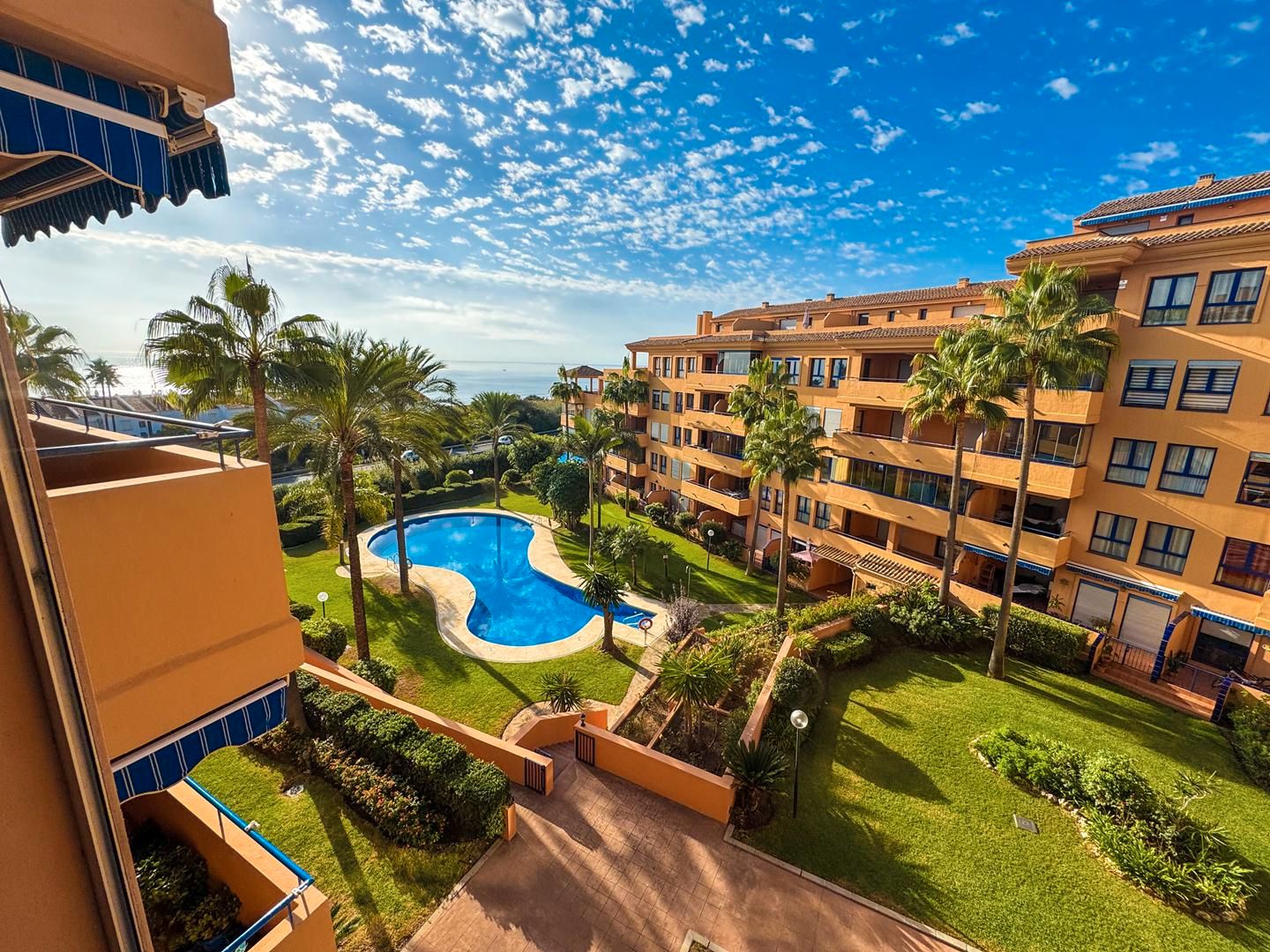 Vista exterior de Apartament en venda en Manilva amb Aire condicionat, Calefacció i Terrassa