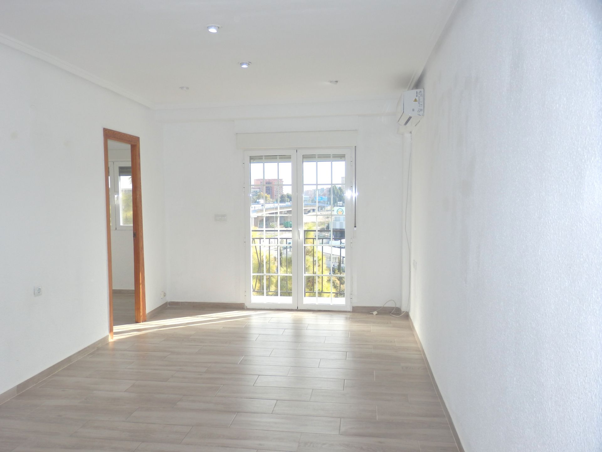 Bedroom of Flat for sale in Mislata  with Air Conditioner, Oven and Washing machine