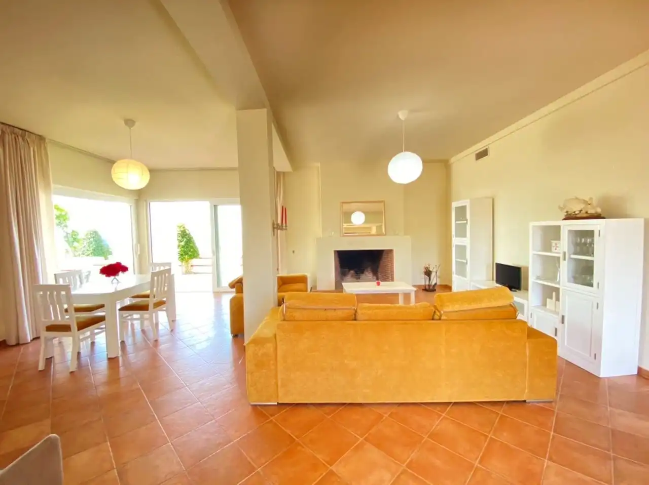 Sala d'estar de Casa o xalet en venda en Torrox amb Aire condicionat, Jardí privat i Traster