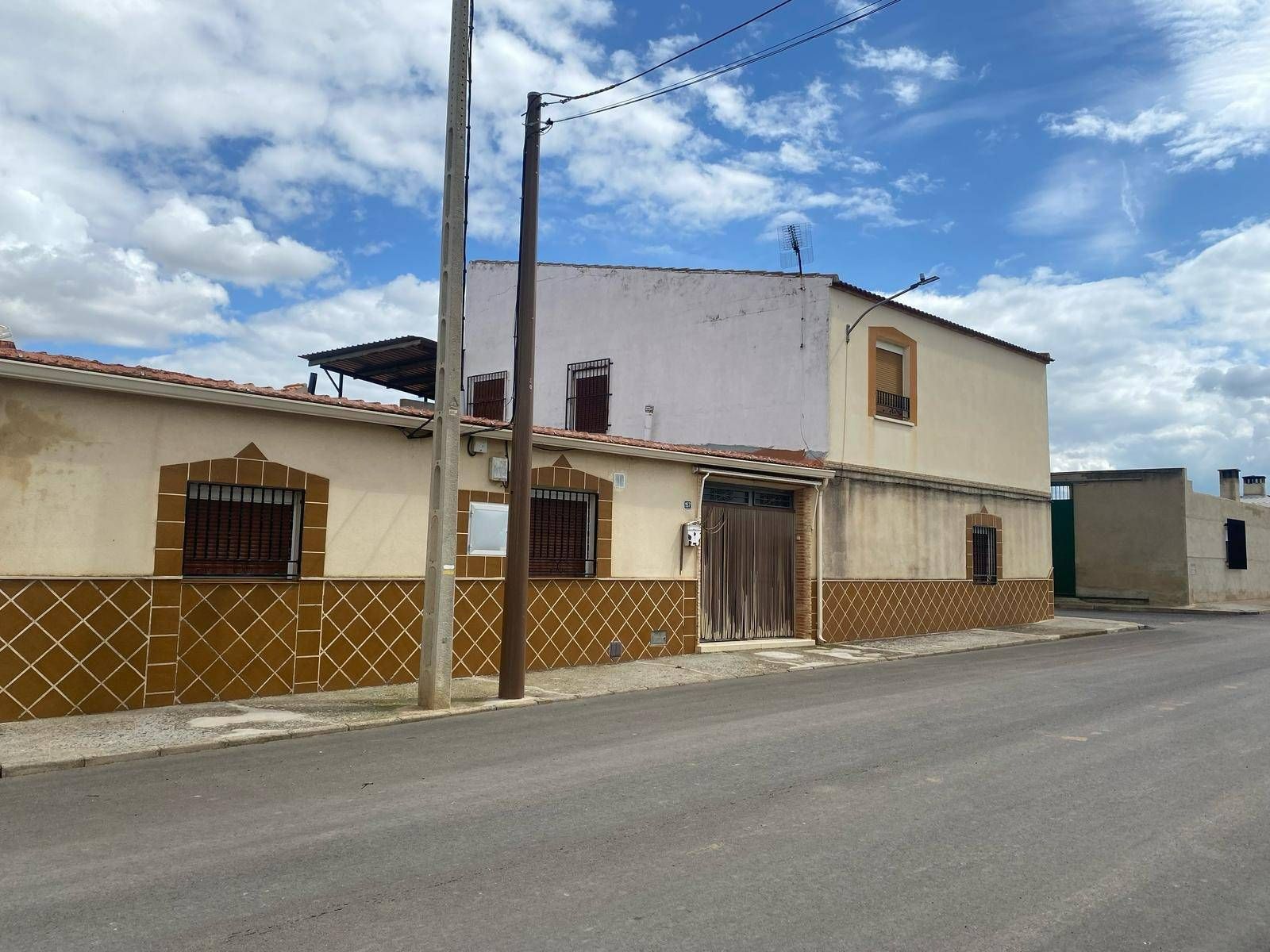 Vista exterior de Casa o xalet en venda en Calzada de Calatrava amb Calefacció