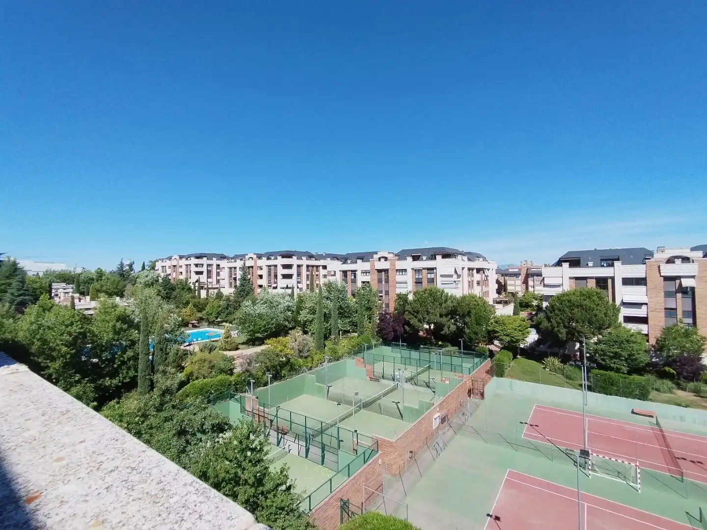 Vista exterior de Dúplex en venda en Zona Monte El Pilar