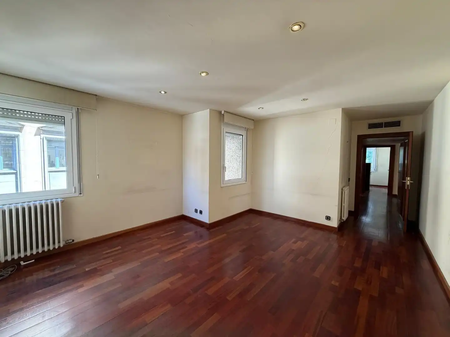 Living room of Office for rent in Girona  with Air Conditioner and Heating
