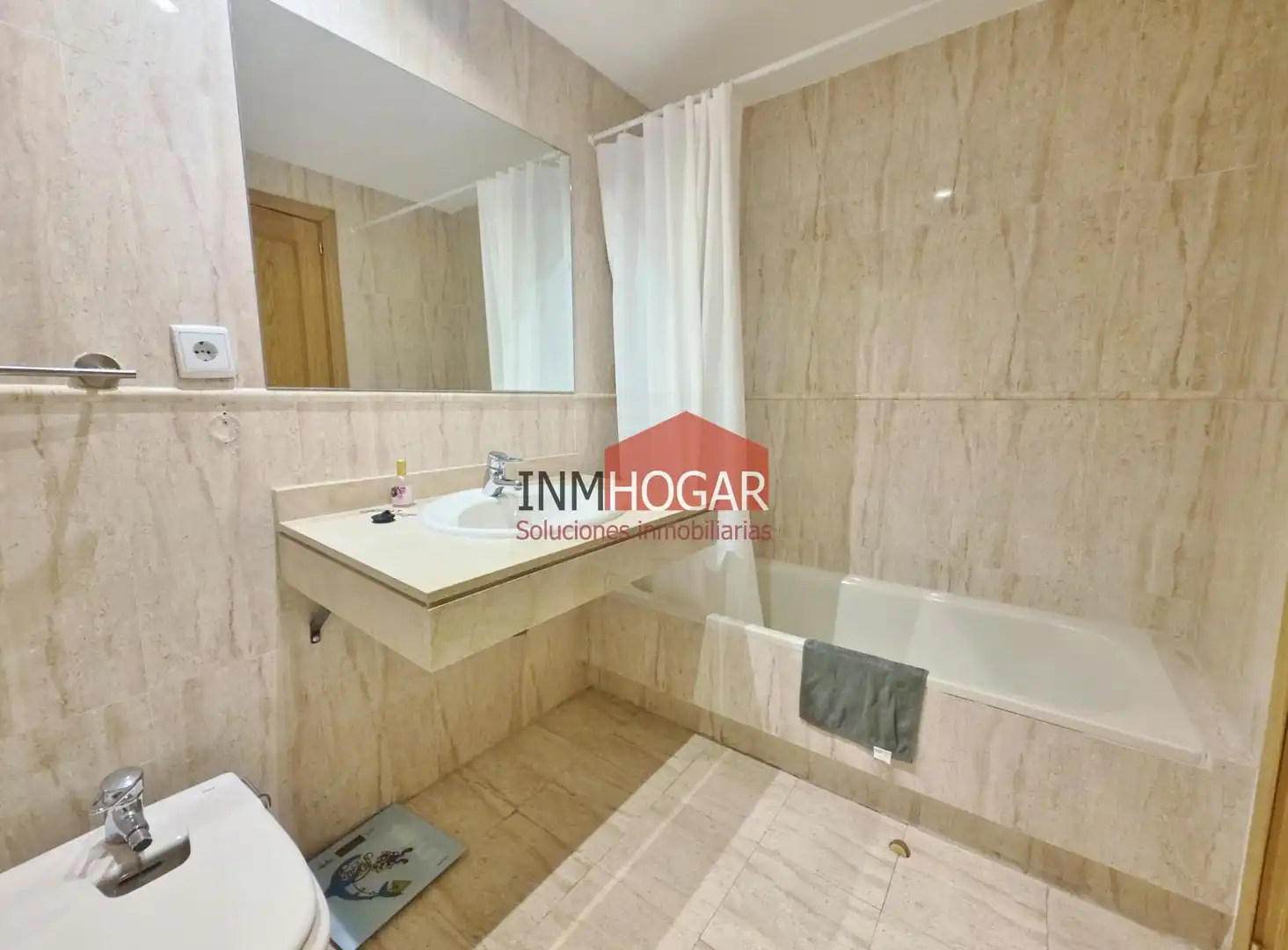Badezimmer von Wohnung zum Verkauf in Ávila mit Heizung, Parkett und Terrasse