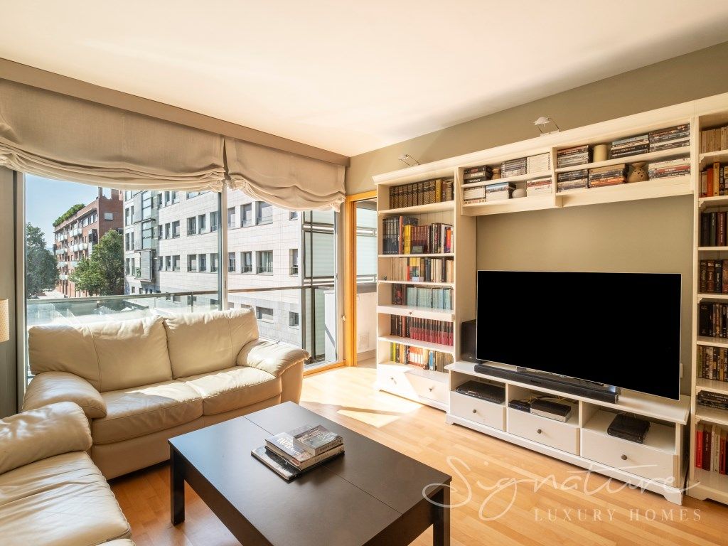 Living room of Flat for sale in Sant Cugat del Vallès  with Air Conditioner and Heating