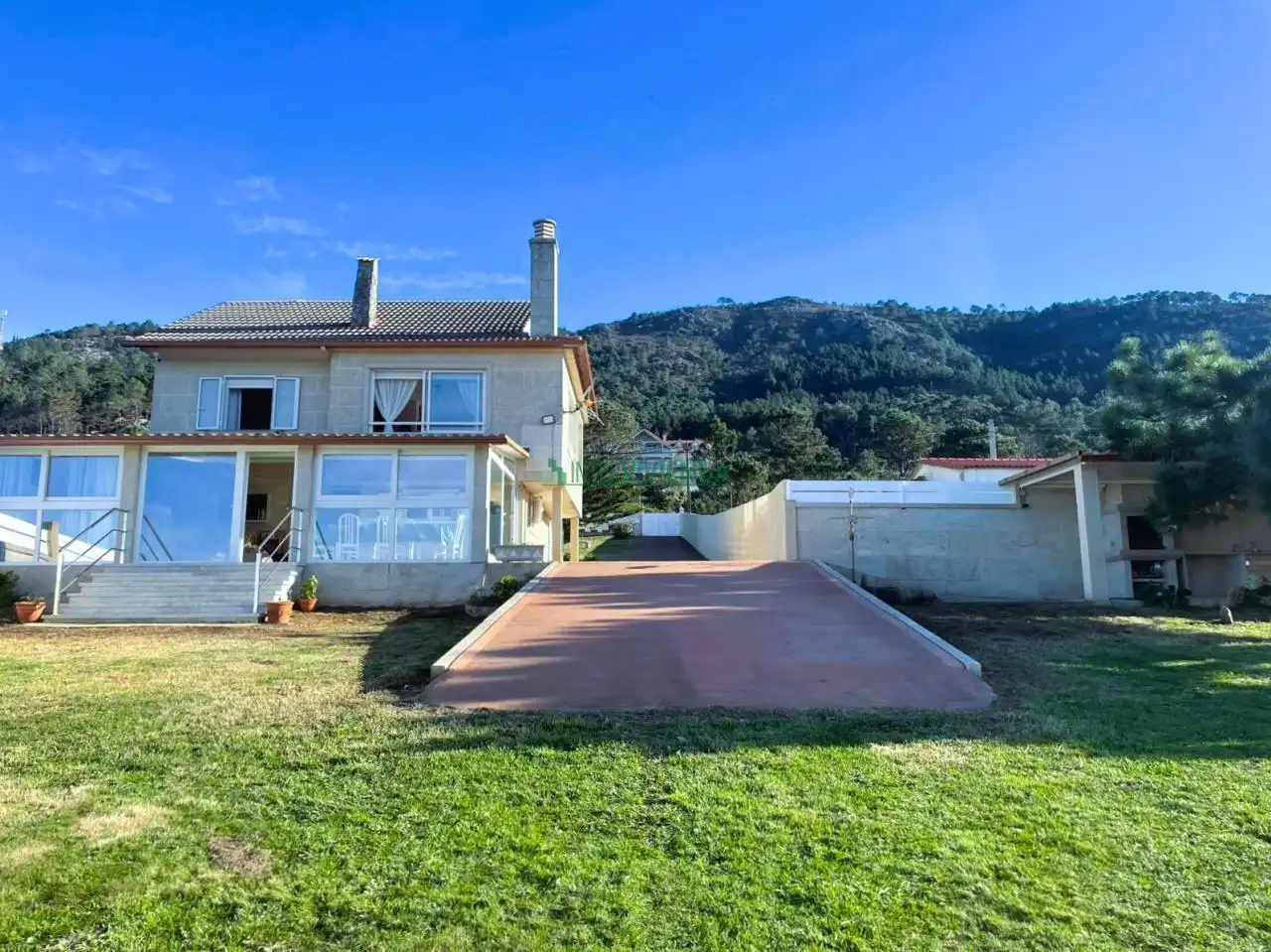 Vista exterior de Casa o xalet en venda en Oia amb Calefacció, Jardí privat i Traster