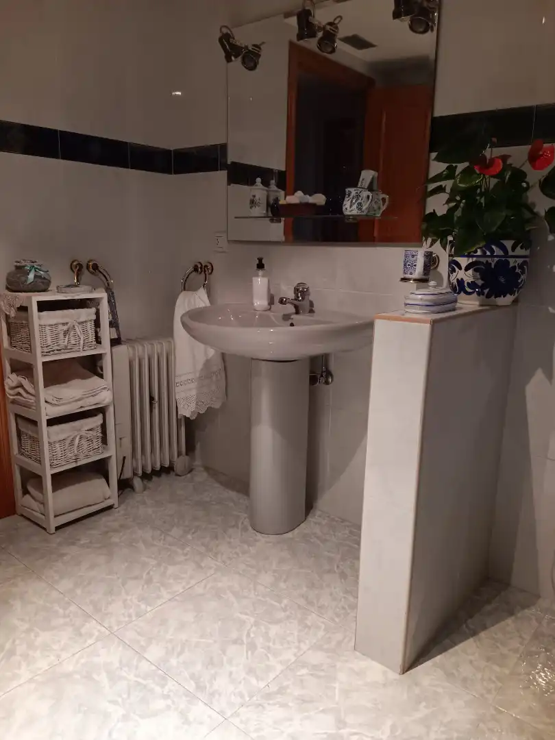 Bathroom of Houses for sale in Torrequemada  with Air Conditioner, Terrace and Storage room