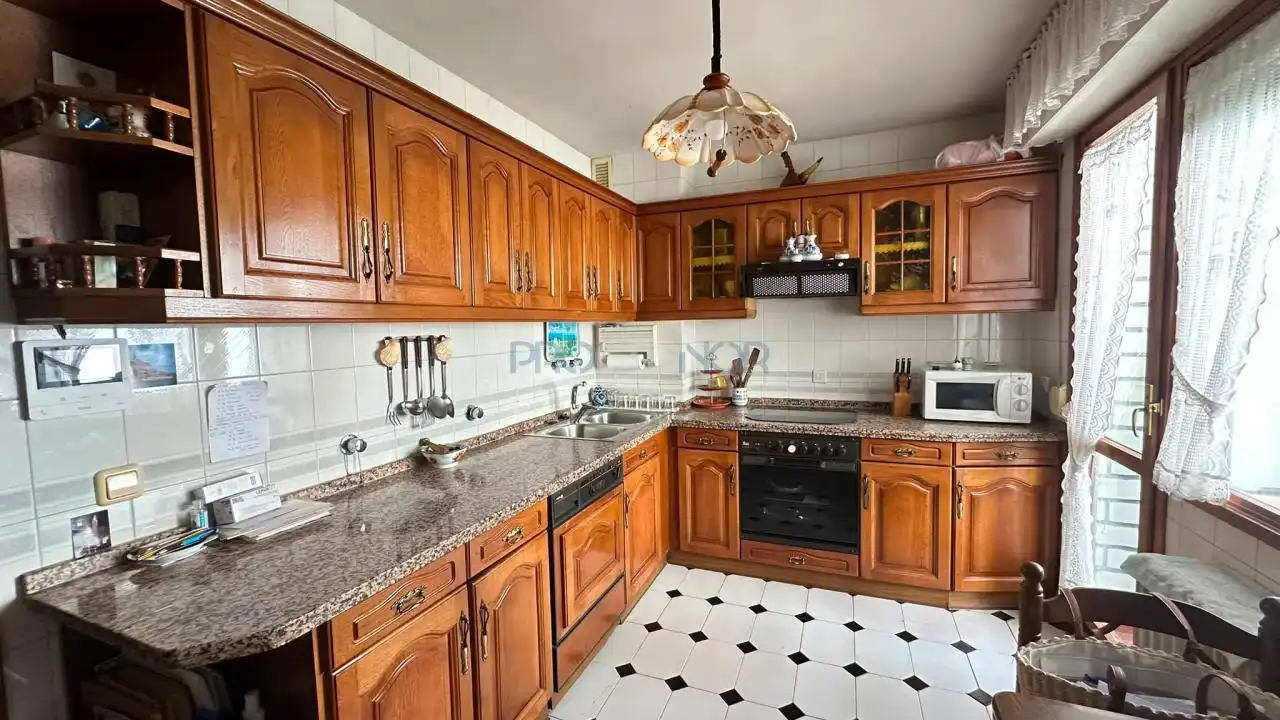 Cocina de Piso en venta en León Capital  con Calefacción y Trastero