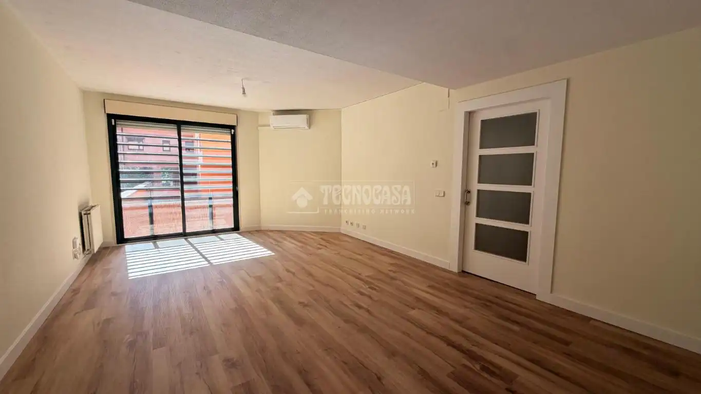 Bedroom of Flat for sale in Madrid  with Air Conditioner, Heating and Storage room