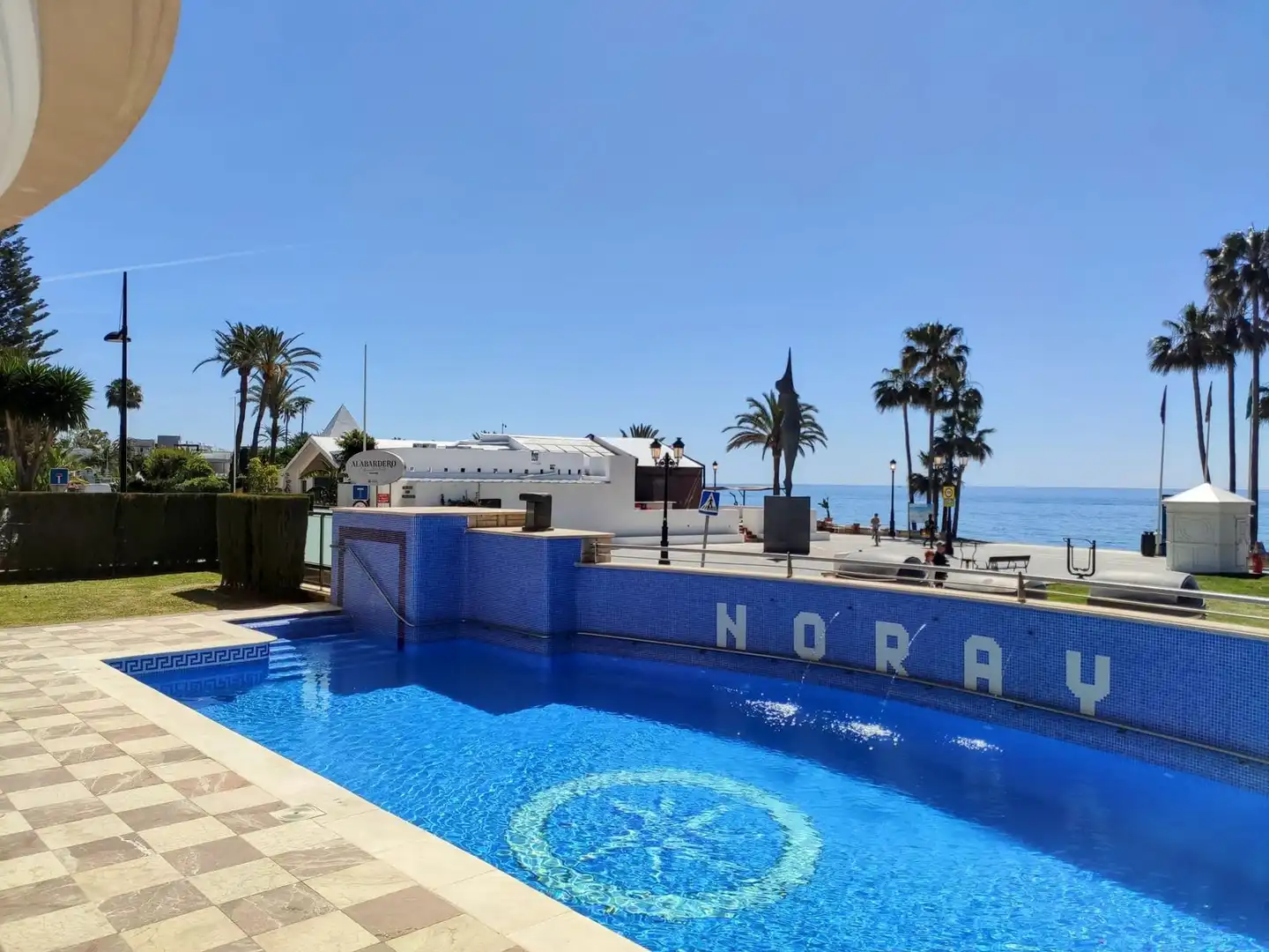 Piscina de Piso en venta en Marbella con Aire acondicionado, Terraza y Amueblado