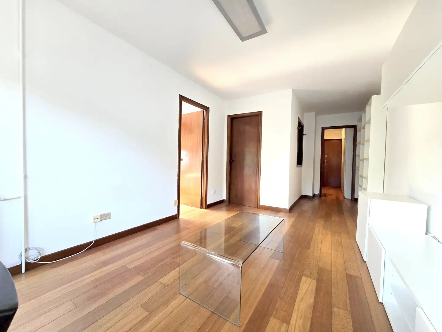 Sala d'estar de Pis de lloguer en Vigo  amb Calefacció, Parquet i Moblat