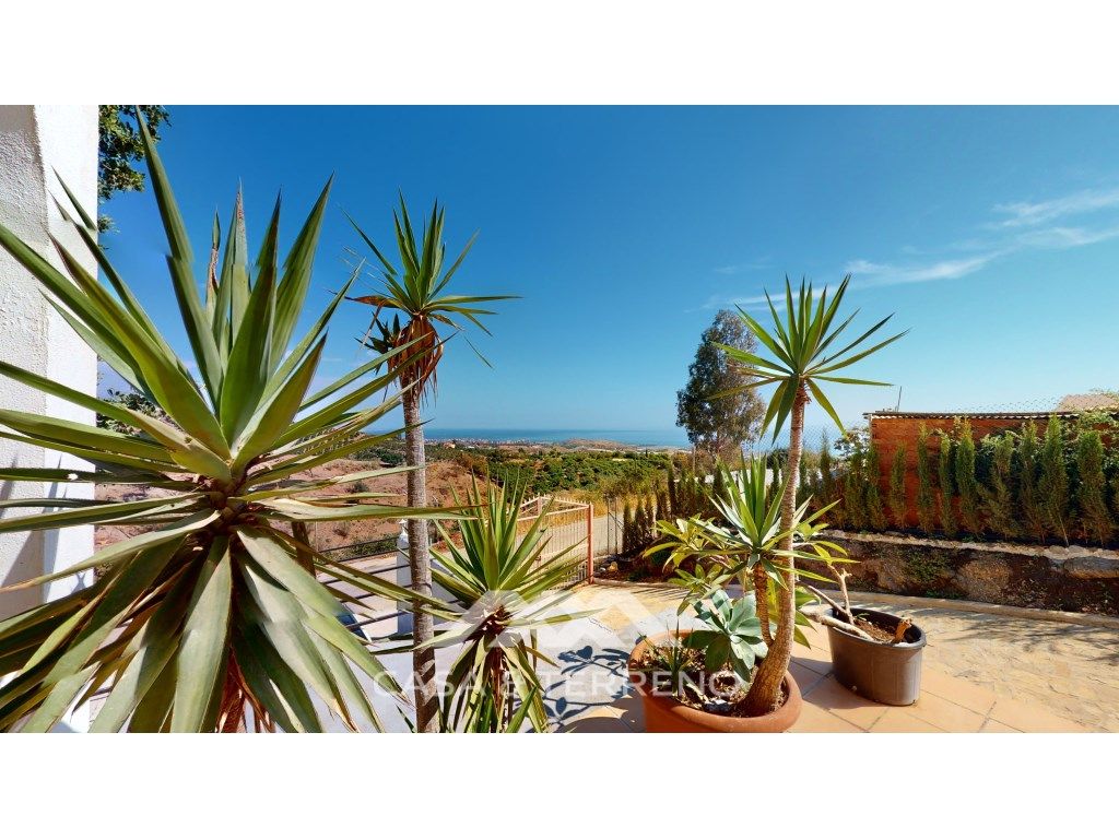 Jardí de Casa o xalet en venda en Vélez-Málaga amb Jardí privat, Terrassa i Moblat