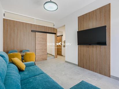 Sala d'estar de Apartament en venda en Puerto de la Cruz amb Aire condicionat, Terrassa i Moblat