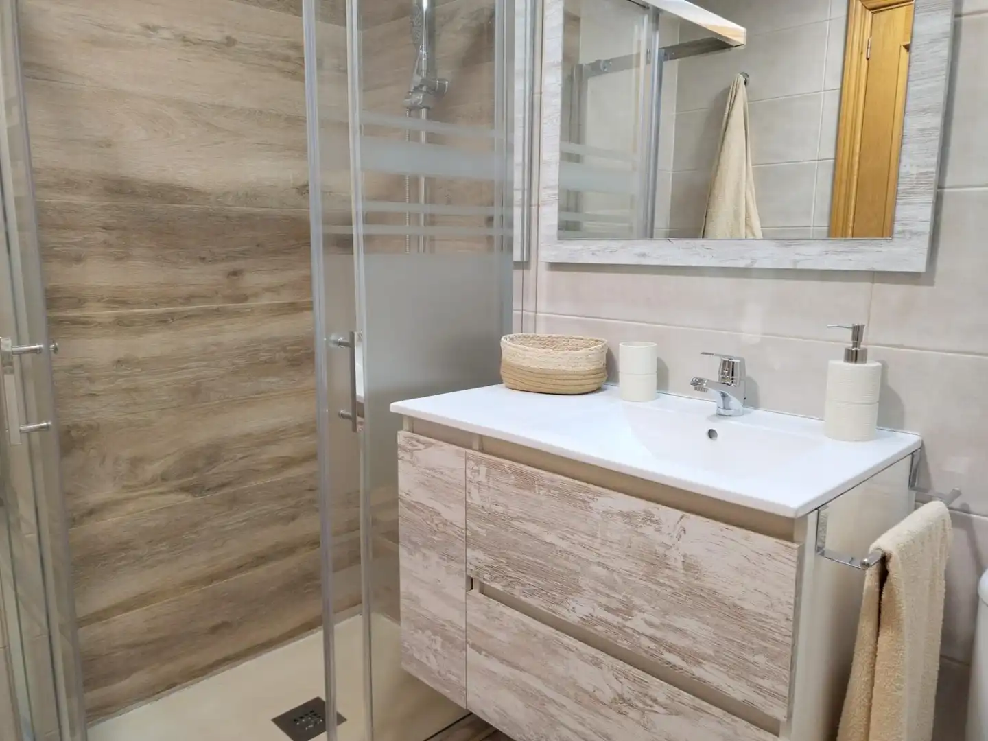 Bathroom of Flat for rent in Arganda del Rey  with Air Conditioner, Heating and Private garden