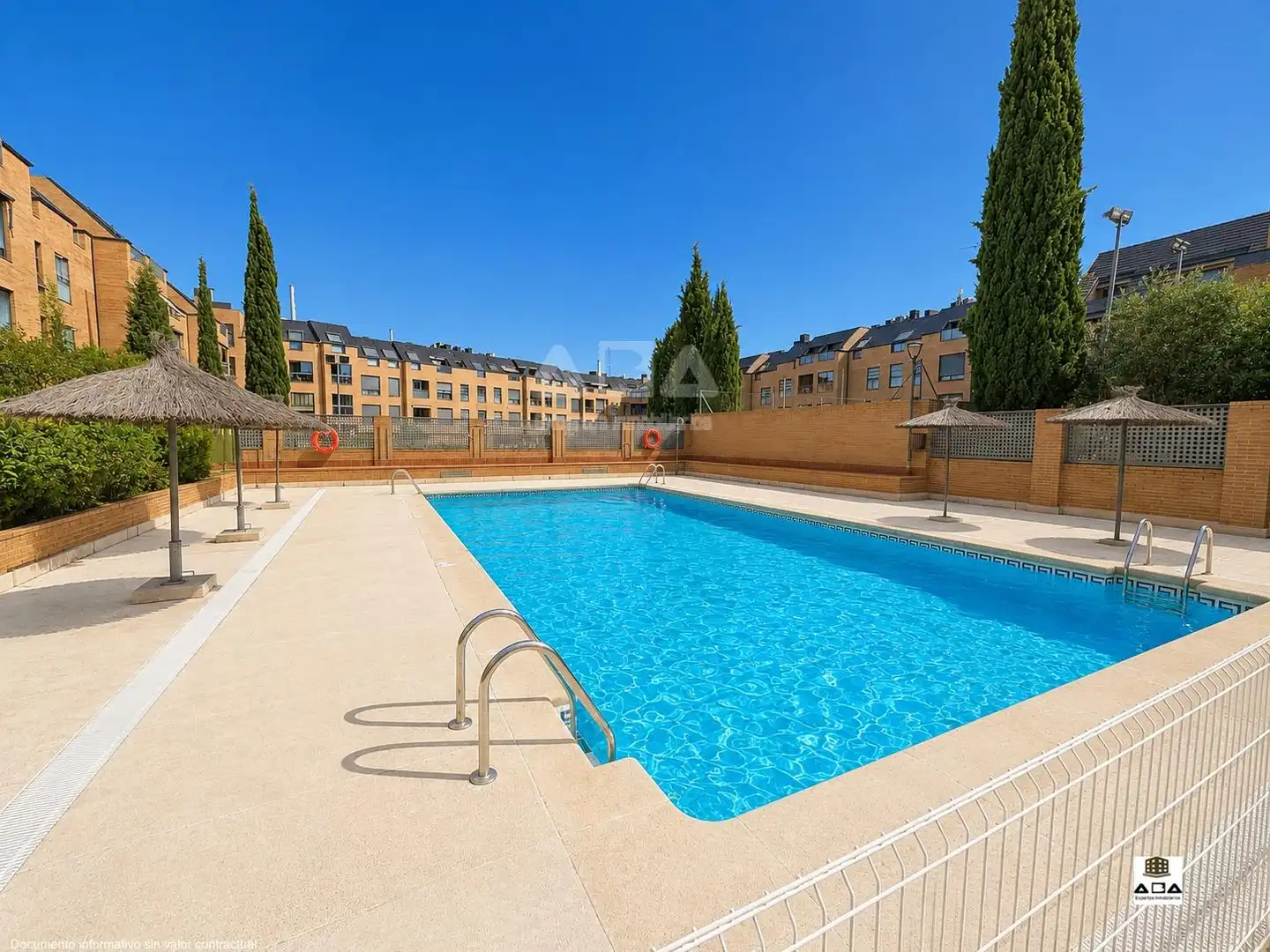 Pis amb piscina en venda a Calle CASTILLO DE AREVALO
