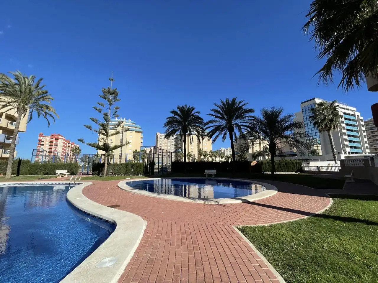Piscina de Apartamento en venta en La Manga del Mar Menor con Aire acondicionado, Calefacción y Terraza