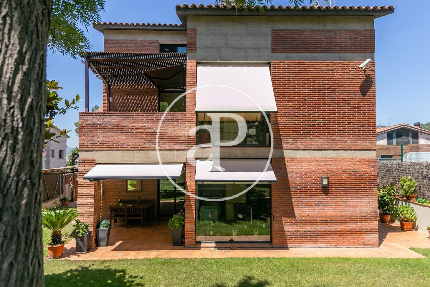 Vista exterior de Casa o chalet en venta en Sant Just Desvern con Aire acondicionado, Calefacción y Jardín privado