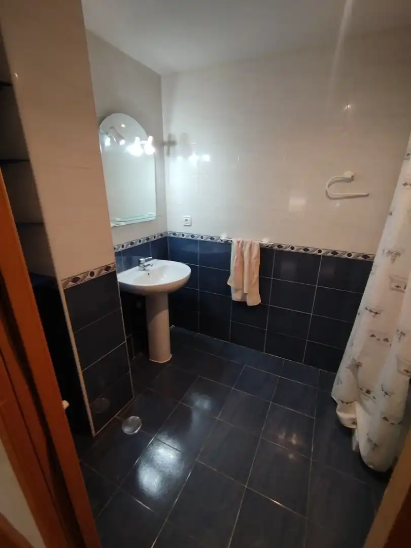 Baño de Piso en venta en Ávila con Calefacción, Terraza y Trastero