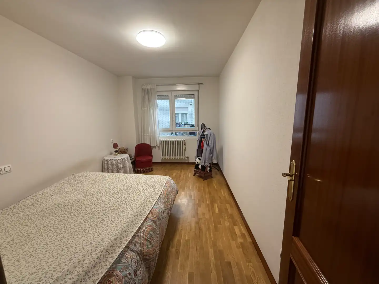 Dormitori de Pis en venda en León Capital  amb Calefacció, Parquet i Terrassa