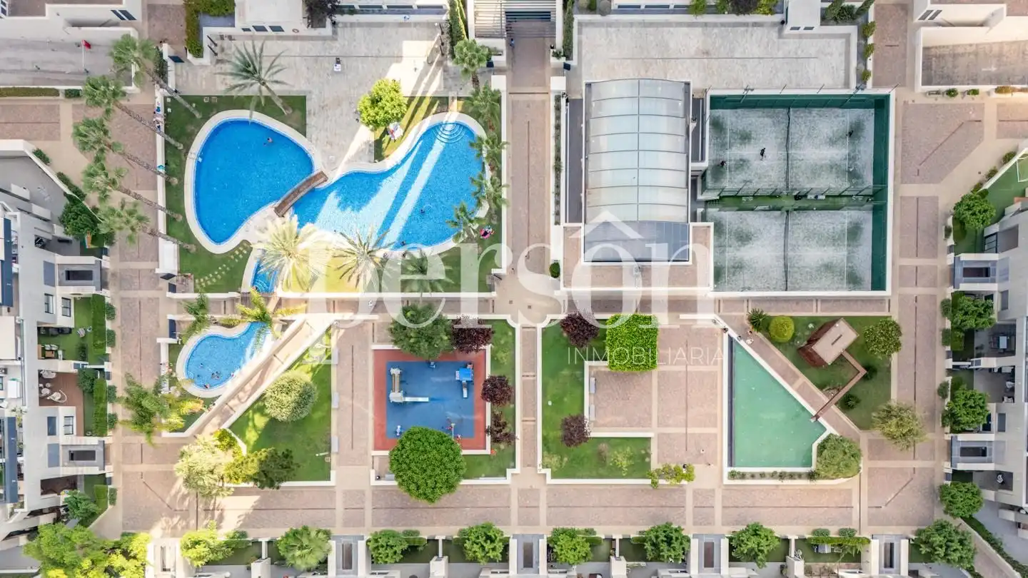 Piscina de Piso en venta en Valencia con Aire acondicionado, Calefacción y Amueblado