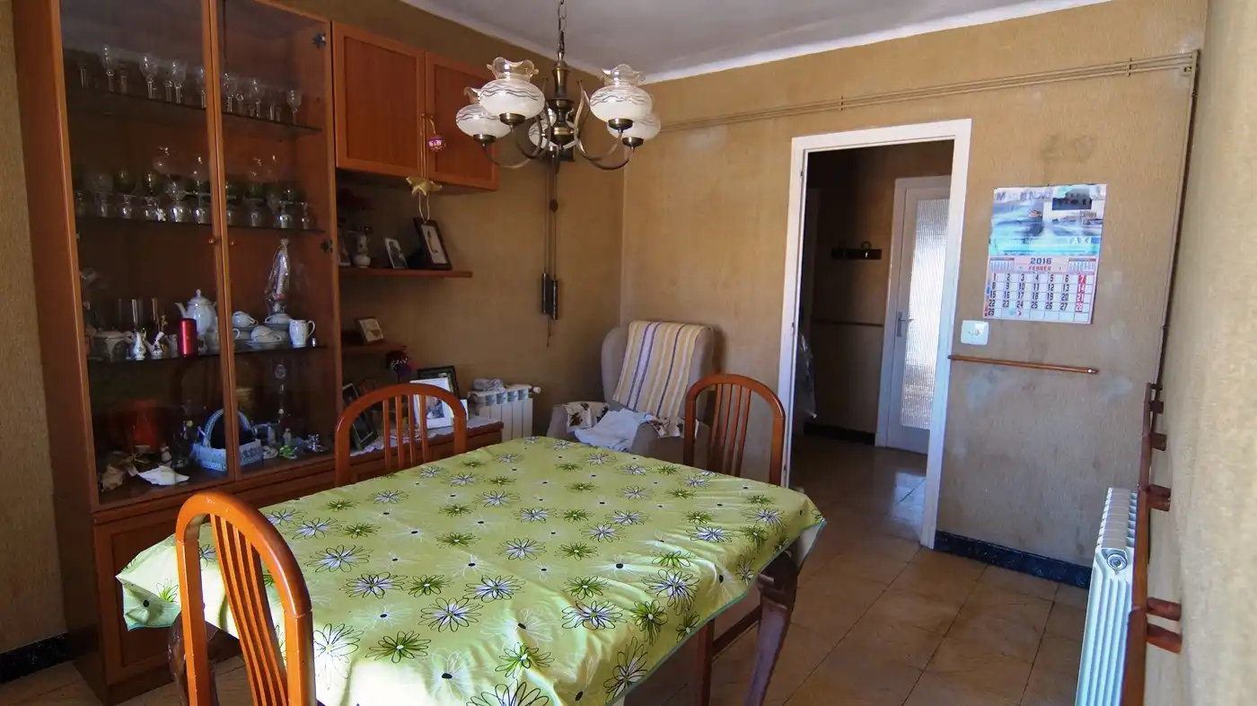 Menjador de Casa adosada en venda en Móra la Nova amb Calefacció, Terrassa i Moblat