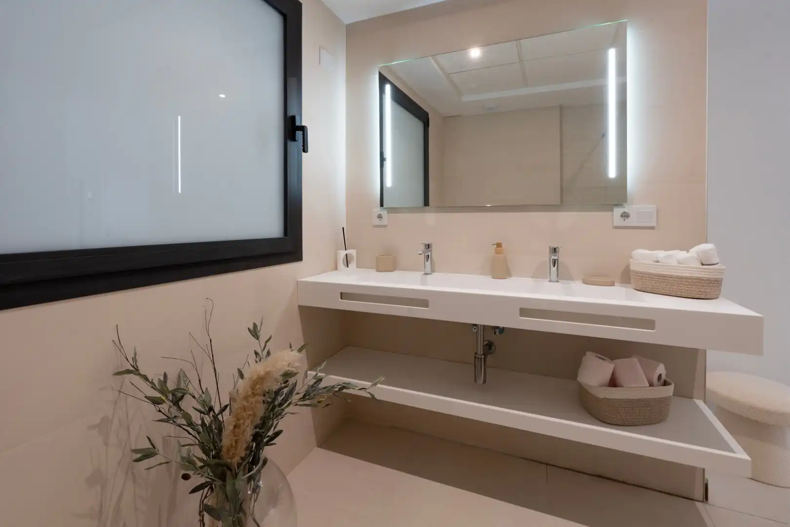 Baño de Apartamento en venta en Marbella con Terraza, Amueblado y Balcón