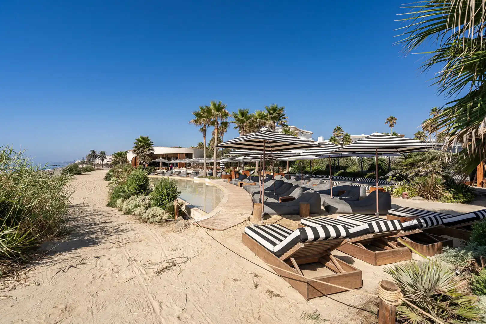 Ground floor for sale in Estepona  with Air Conditioner, Private garden and Terrace