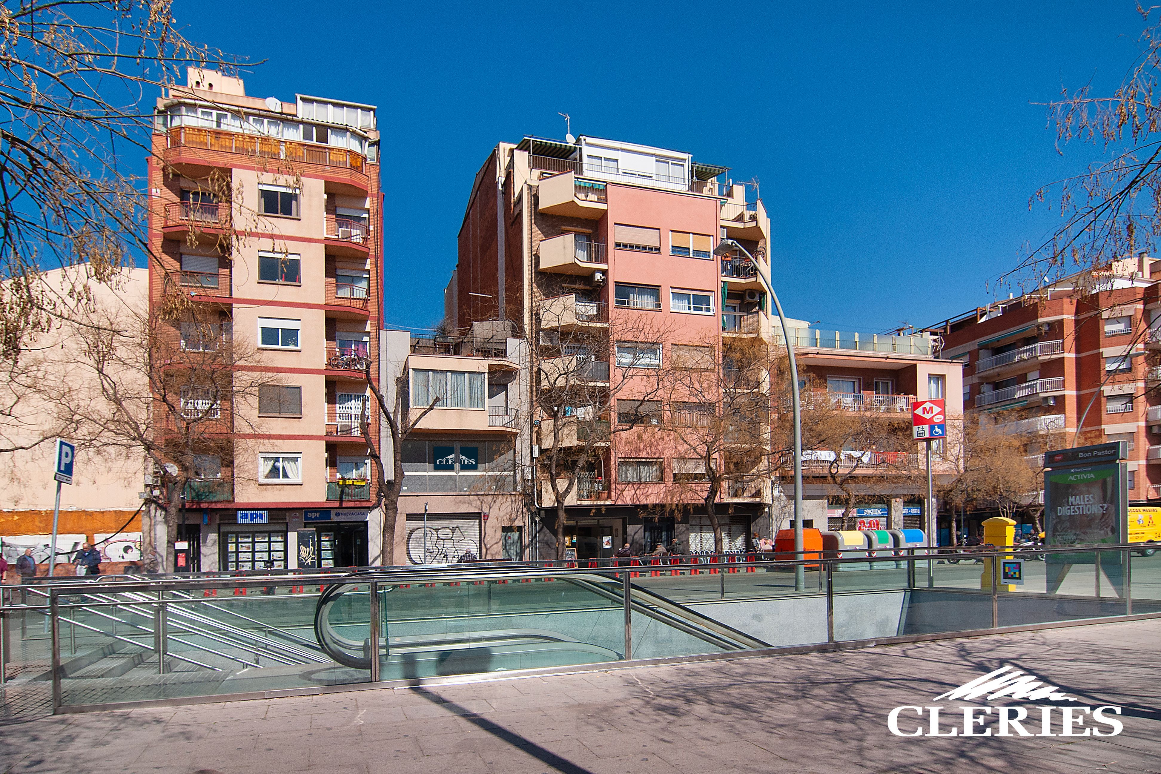 Vista exterior de Edifici en venda en  Barcelona Capital