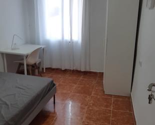 Bedroom of Flat to share in  Valencia Capital