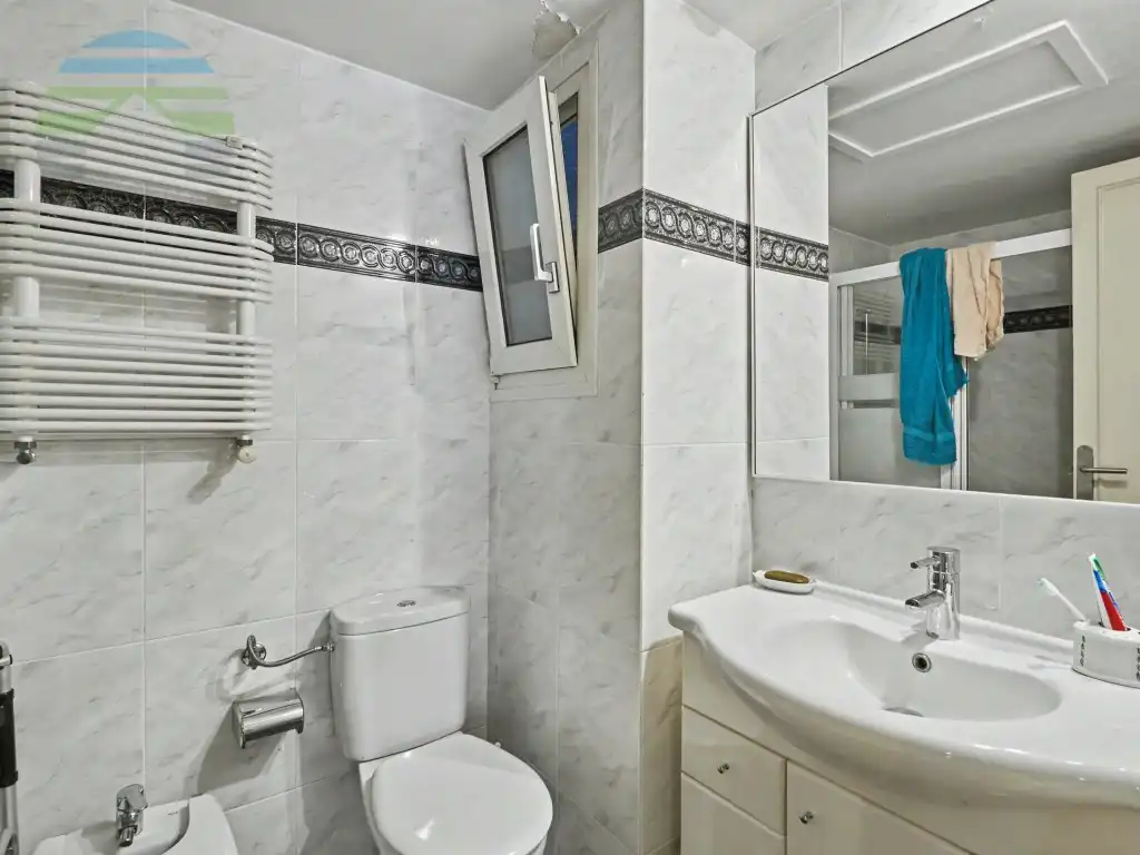 Bathroom of Flat for sale in Barcelona  with Balcony
