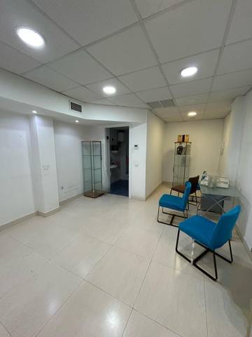 Local comercial en Alquiler en Santa Rosa - Valdeolleros