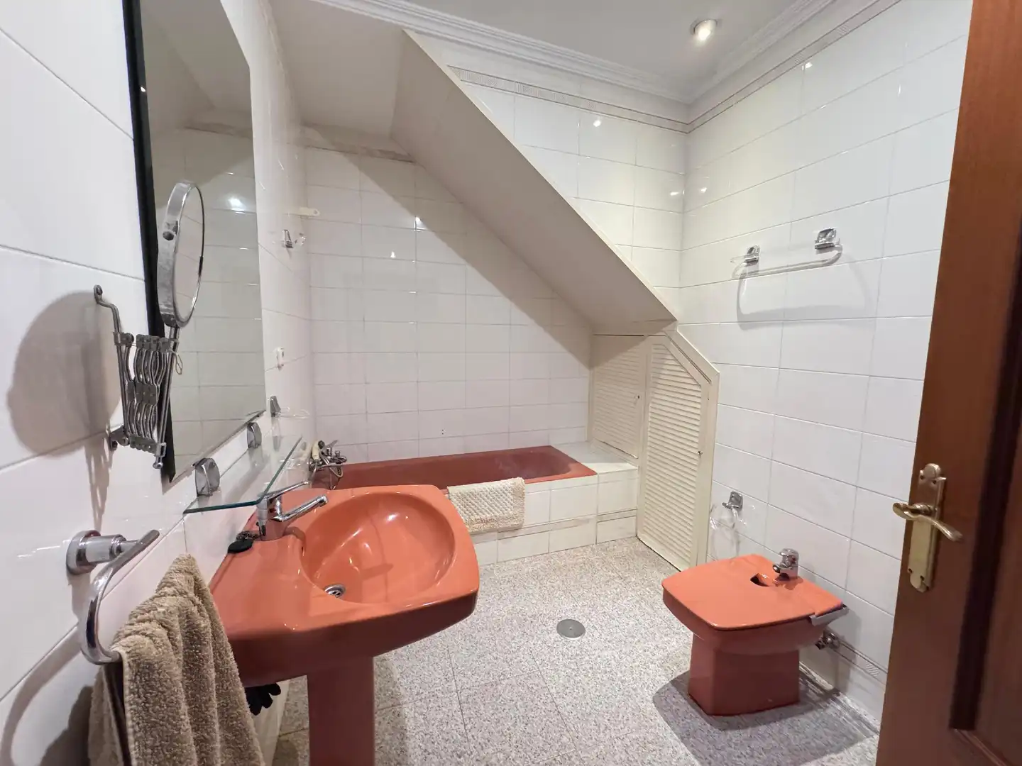Badezimmer von Einfamilien-Reihenhaus zum Verkauf in Málaga mit Klimaanlage und Heizung