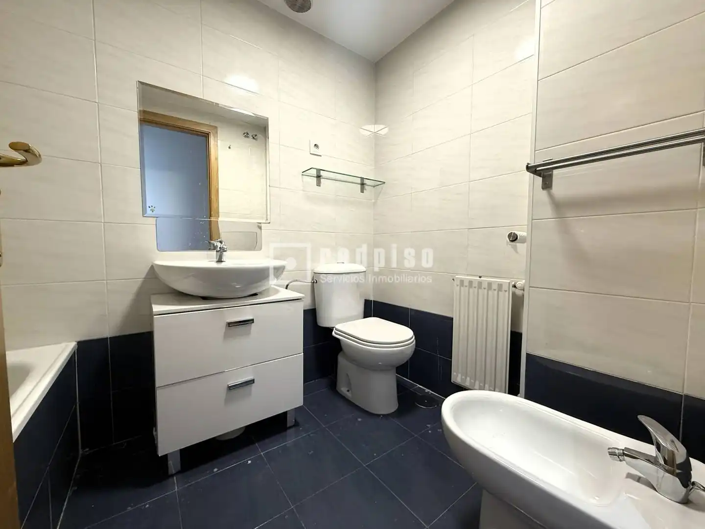 Baño de Piso de alquiler en Madrid con Aire acondicionado, Calefacción y Jardín privado