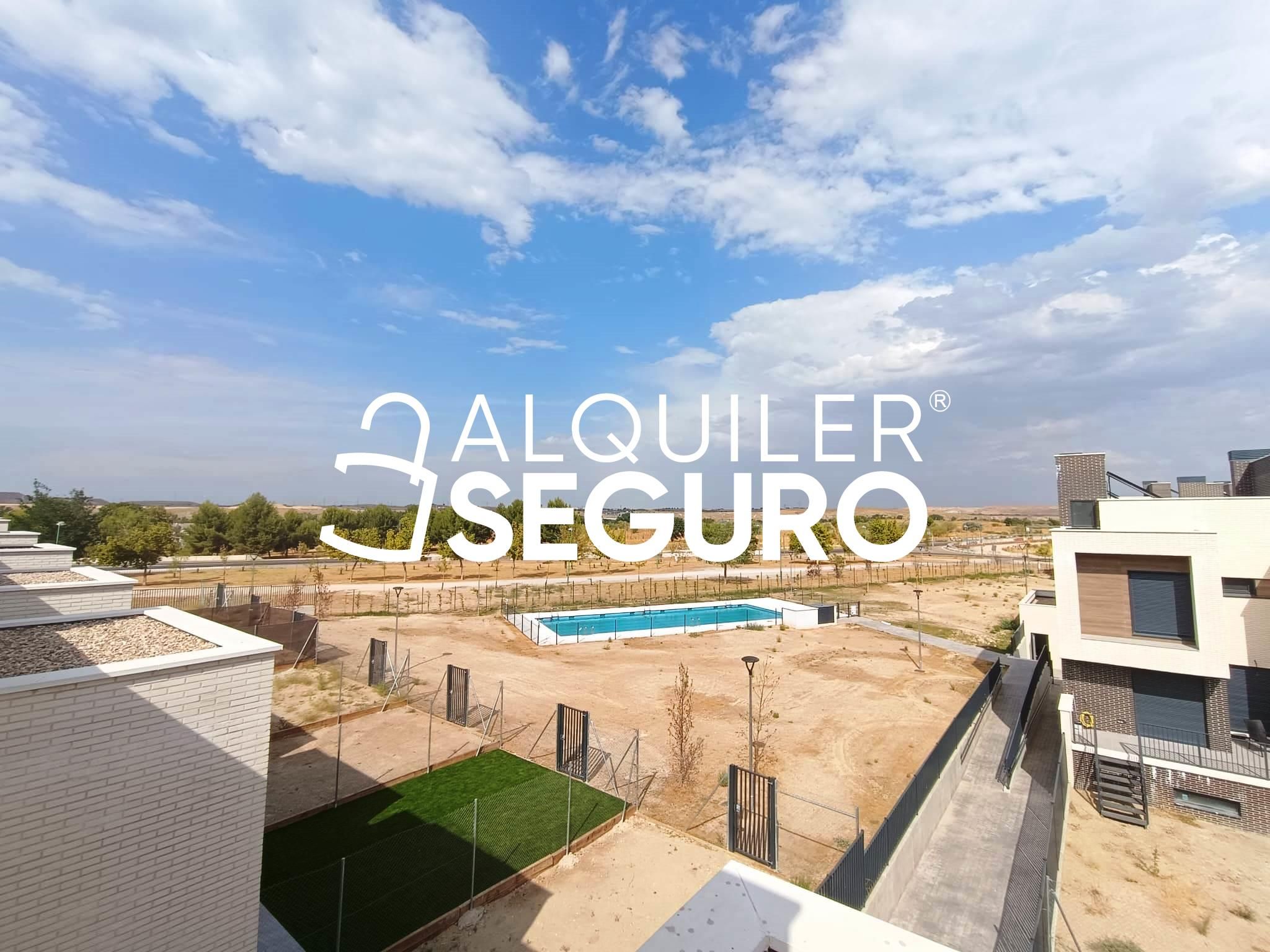 Vista exterior de Casa o chalet de alquiler en Getafe con Calefacción y Piscina