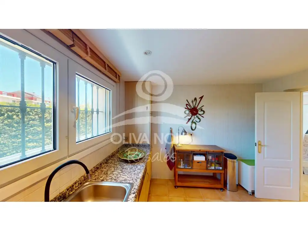 Cocina de Casa o chalet en venta en Oliva con Terraza y Piscina