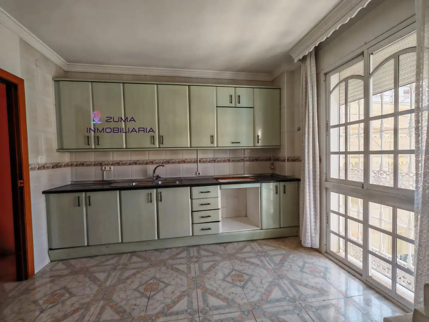 Cuina de Casa o xalet en venda en Málaga amb Aire condicionat, Calefacció i Terrassa