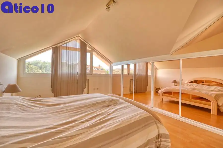 Habitación de Casa o chalet en venta en Gijón  con Calefacción, Jardín privado y Parquet