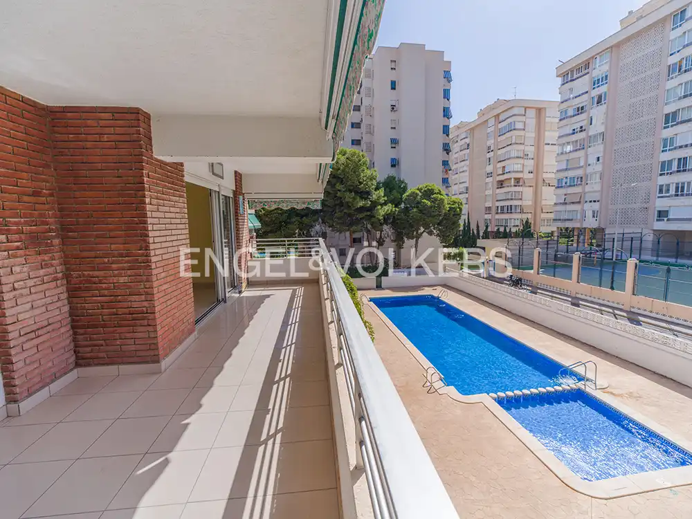 Piscina de Pis en venda en Alicante / Alacant amb Aire condicionat, Calefacció i Terrassa