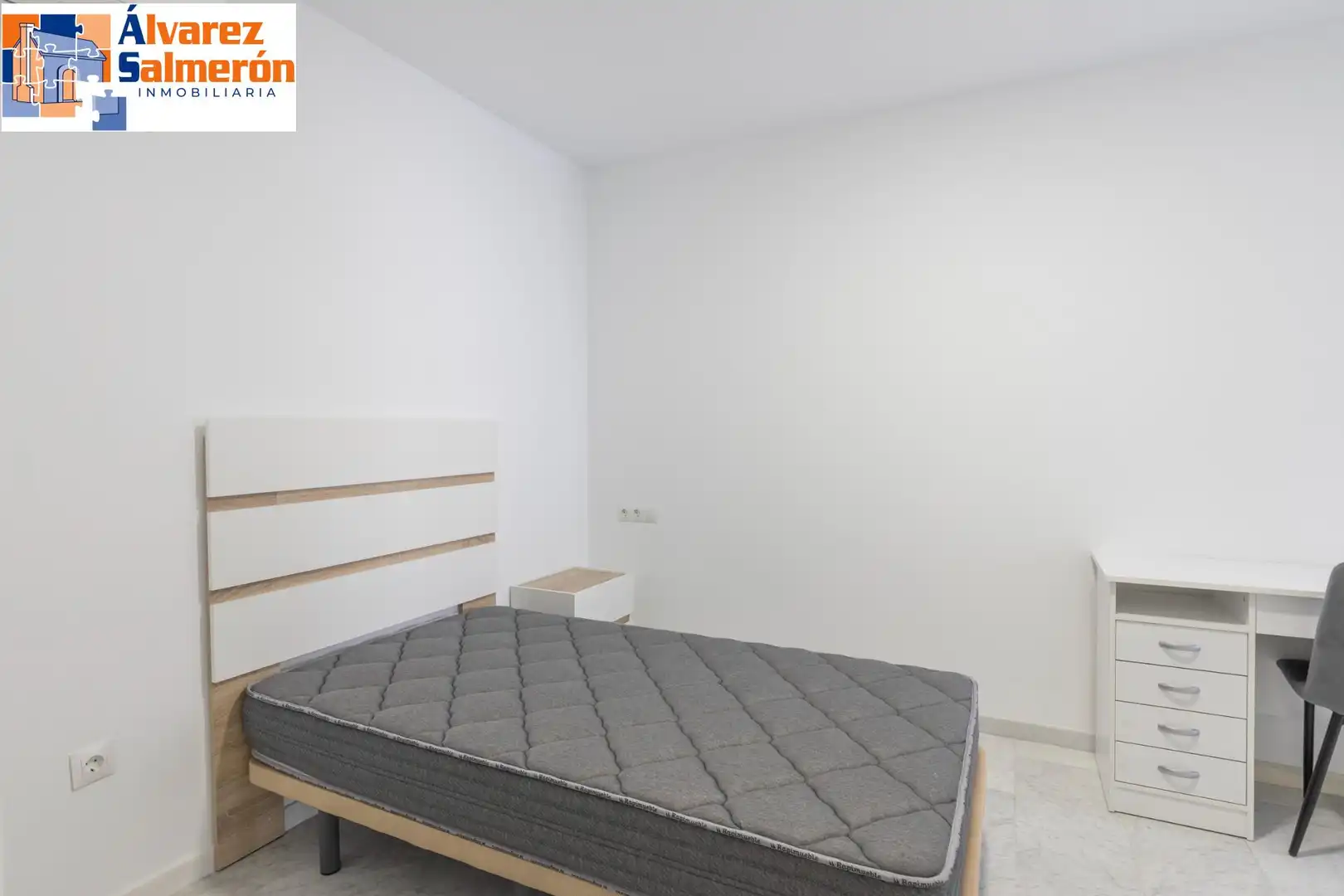 Bedroom of Flat for rent in Granada  with Air Conditioner and Furnished