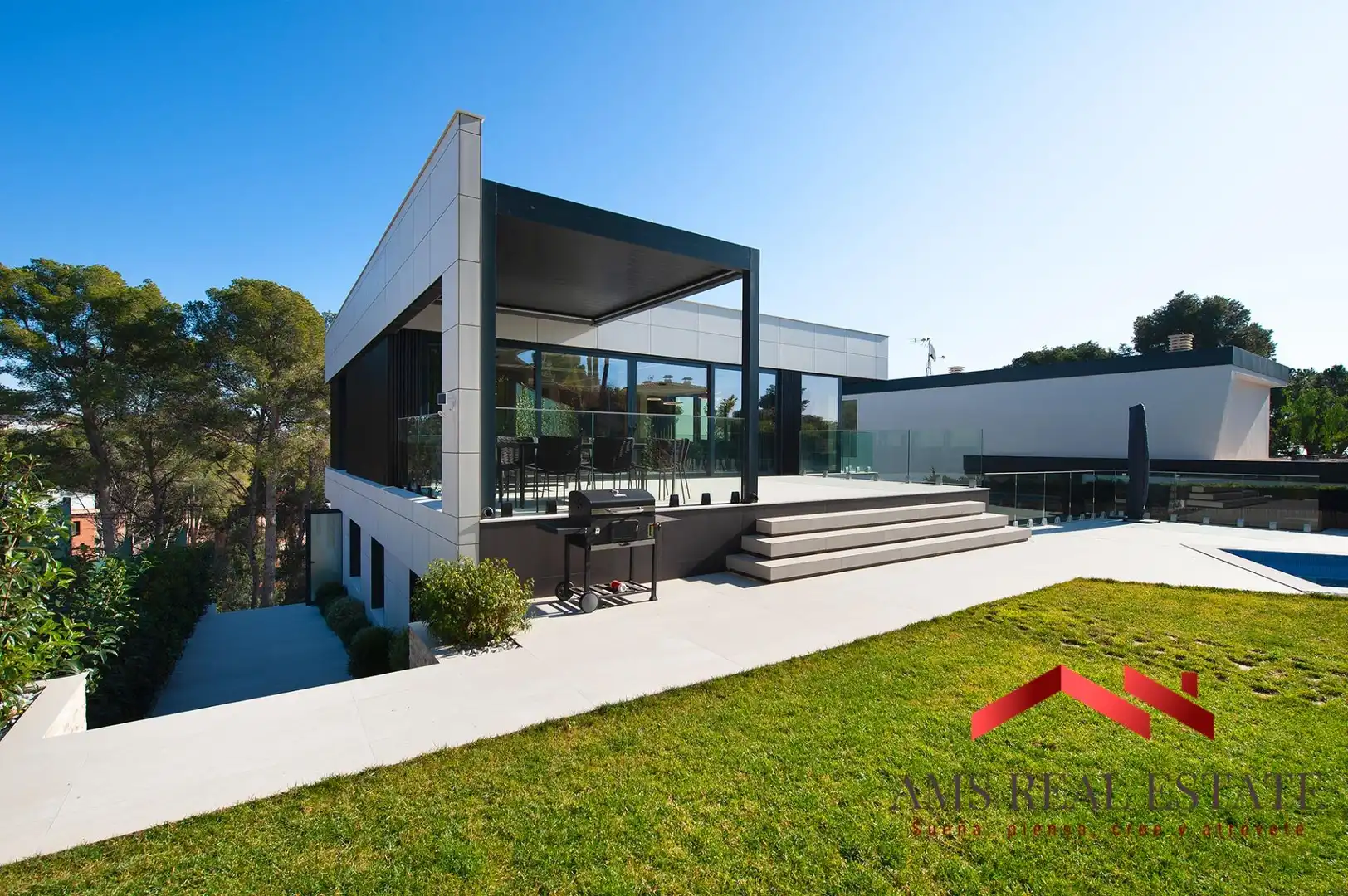 Casa amb terrassa en venda a Carrer Carrer de la Noguera