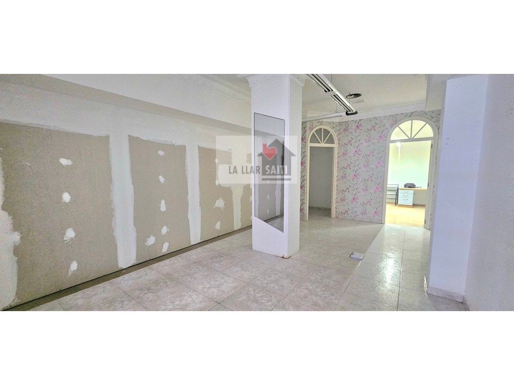 Local de lloguer a Avenida Gregorio Molina