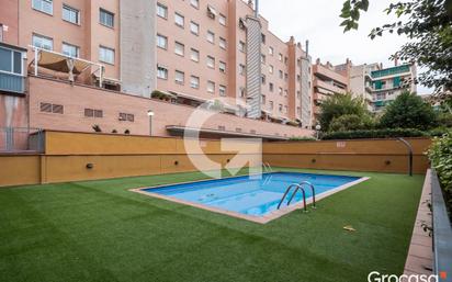 Piscina de Pis en venda en El Prat de Llobregat amb Aire condicionat i Terrassa