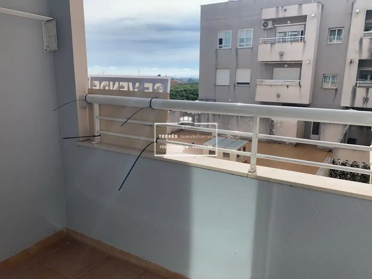 Terraza de Piso en venta en Castellón de la Plana / Castelló de la Plana con Terraza, Trastero y Balcón