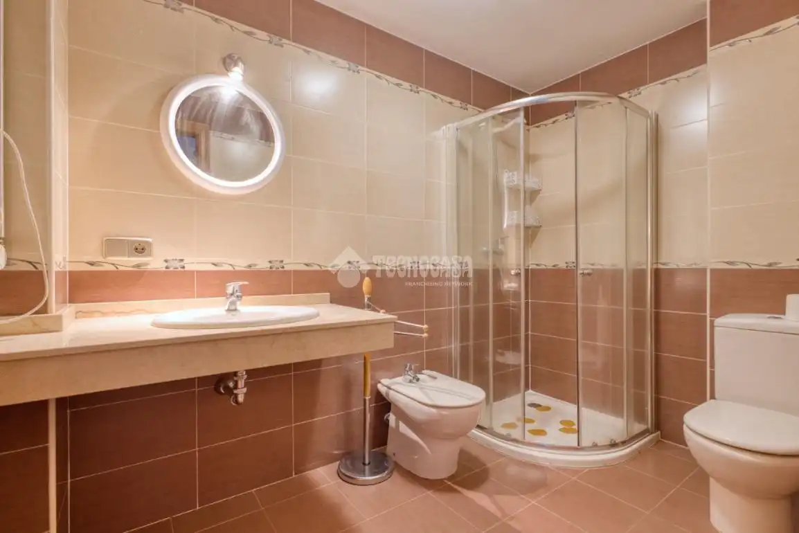 Baño de Piso en venta en Arapiles con Calefacción, Trastero y Balcón