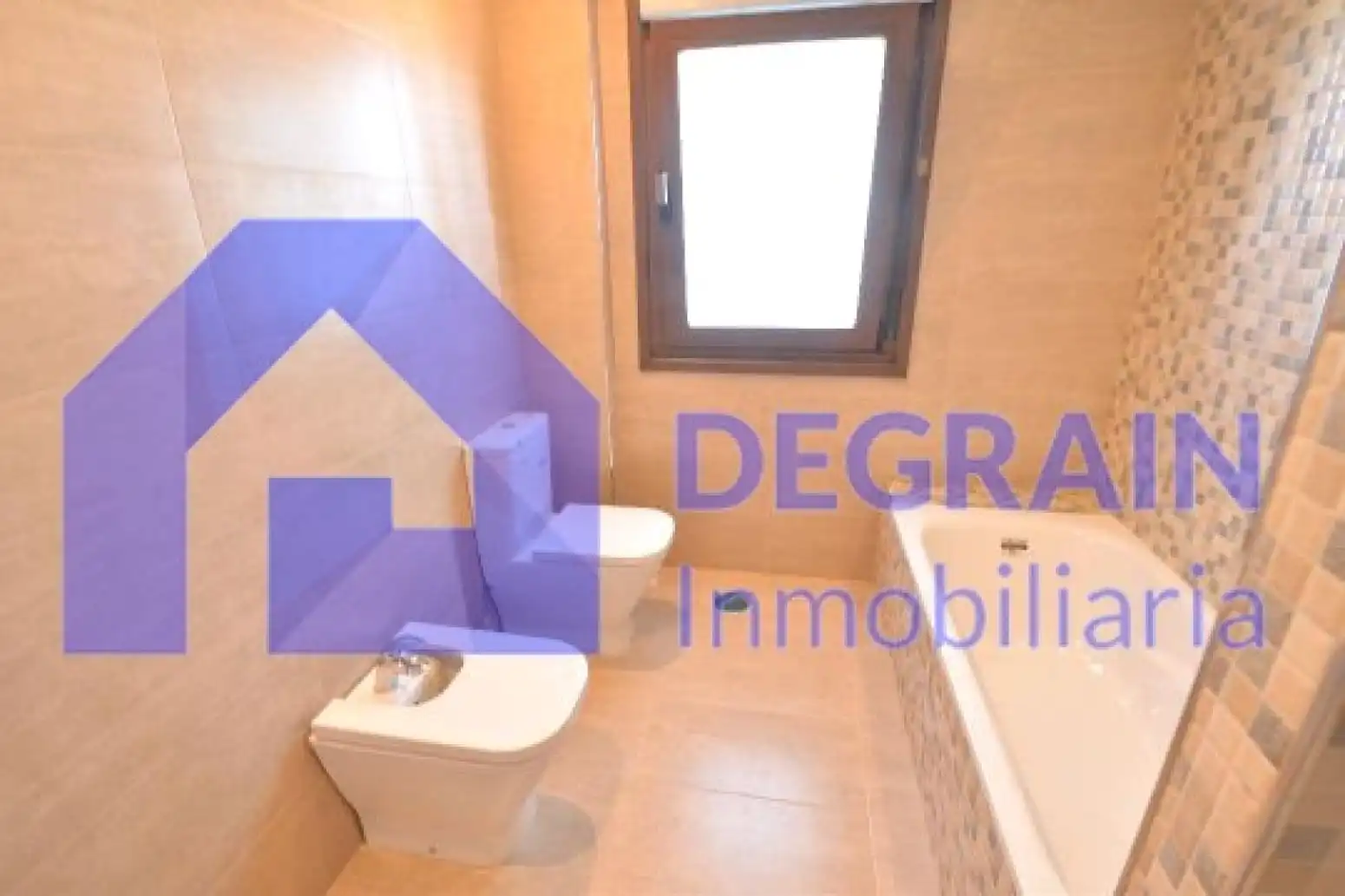 Dormitori de Casa o xalet en venda en Oviedo  amb Terrassa