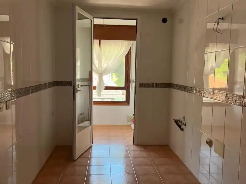 Bathroom of Flat for sale in Alonsotegi  with Balcony