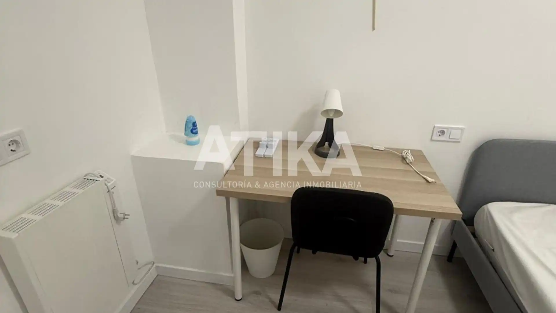 Bedroom of Flat for share in Ontinyent  with Air Conditioner, Heating and Parquet flooring