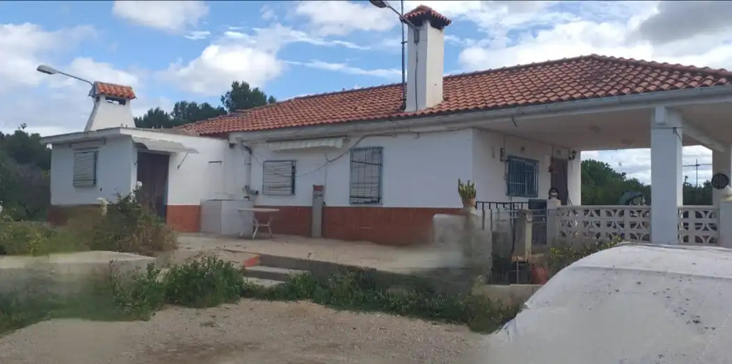 Vista exterior de Casa o xalet en venda en Cheste amb Jardí privat i Alarma